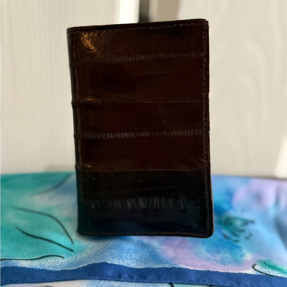 Elegant eel Brown Leather Card Holder